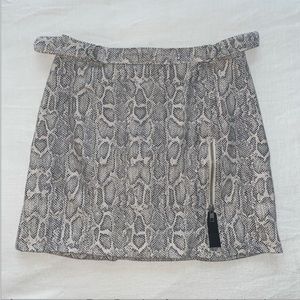 Free People - faux suede animal print stretch mini skirt 🐆